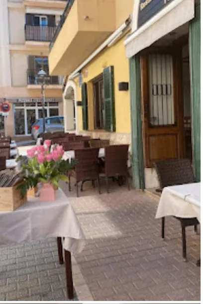 Viva Restaurante in Port d'Andratx, tables outside the restaurant